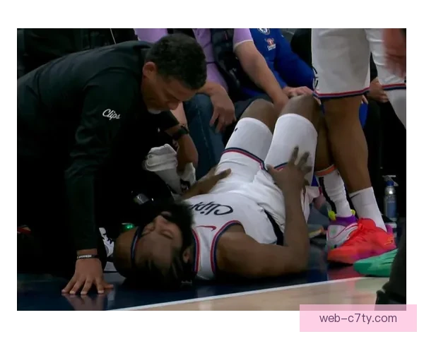 快船将帅赛后怒斥末节争议判罚